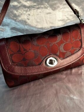Vintage Y2K Coach Signature Burgundy Small Shoulder Bag/Wristlet Turnlock